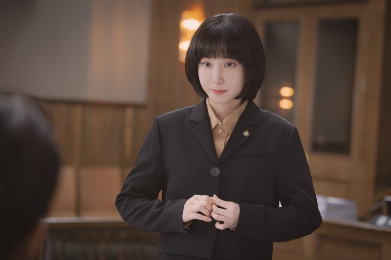 Báo chí và khán giả dành nhiều lời khen cho diễn xuất tài tình của Eun Bin trong Luật sư kỳ lạ Woo Young Woo