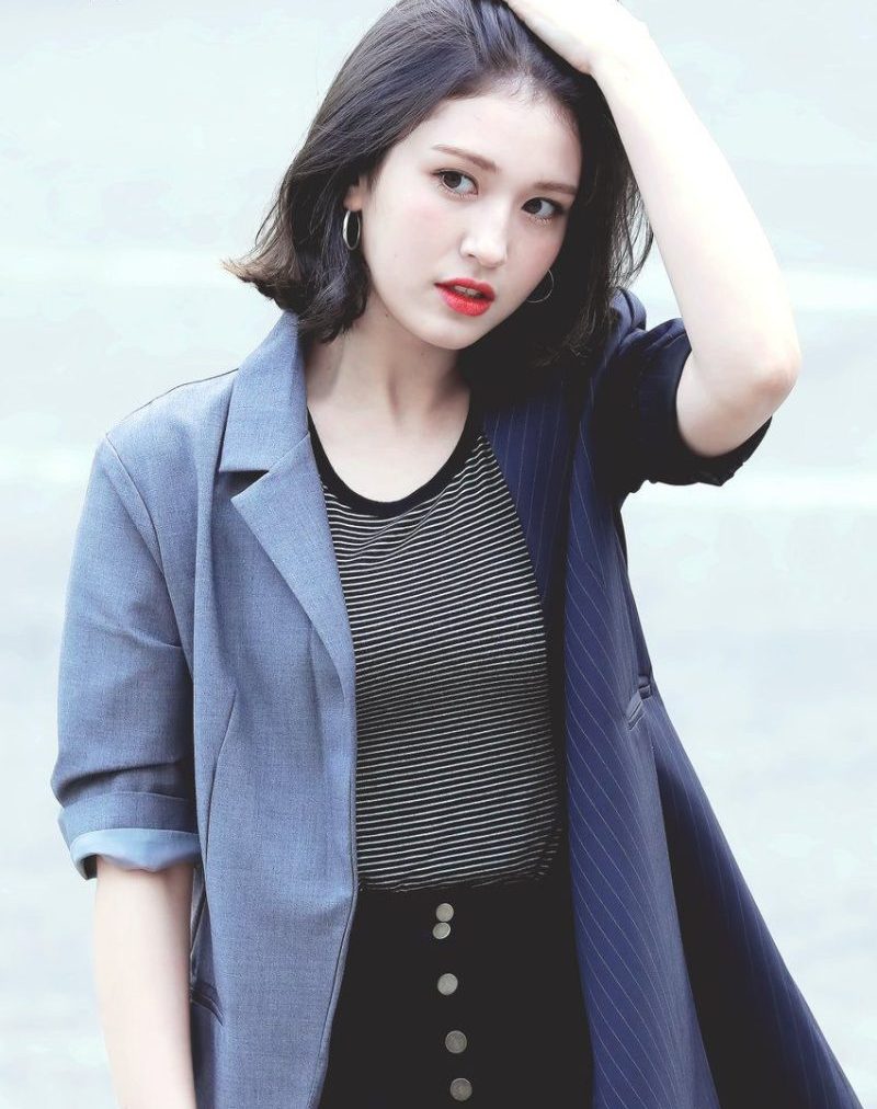 Jeon Somi xinh đẹp cùng gu thời trang thời thượng.