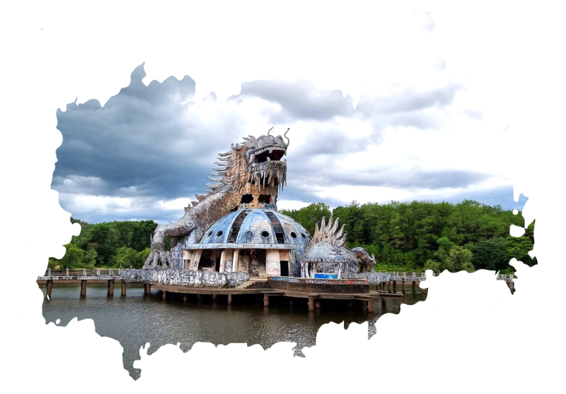 The scary beauty of Thuy Tien Lake Water Park