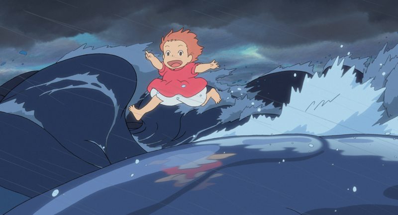 Ponyo cưỡi trên những con "cá sóng" để đến nhà Sosuke