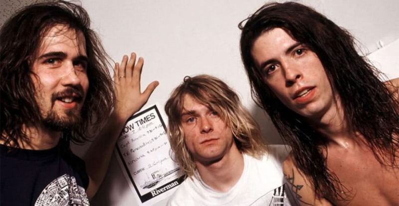 Ban nhạc Nirvana với đầy đủ thành viên