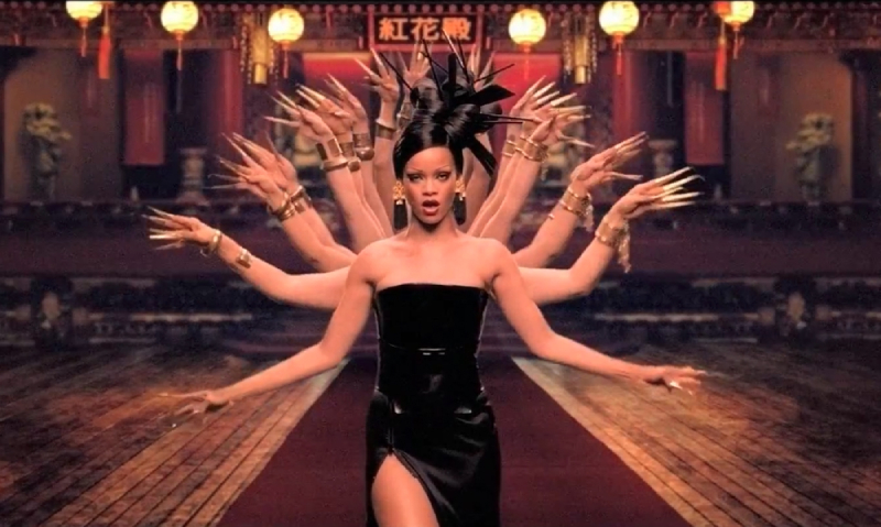 Hình ảnh Rihanna trong MV Princess of China