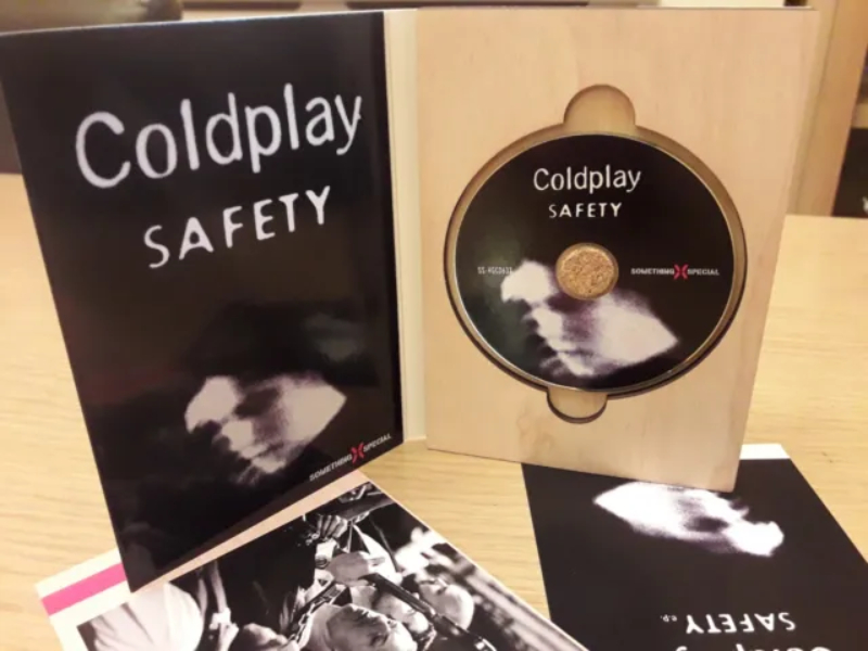 Bìa EP đầu tay Safety của Coldplay