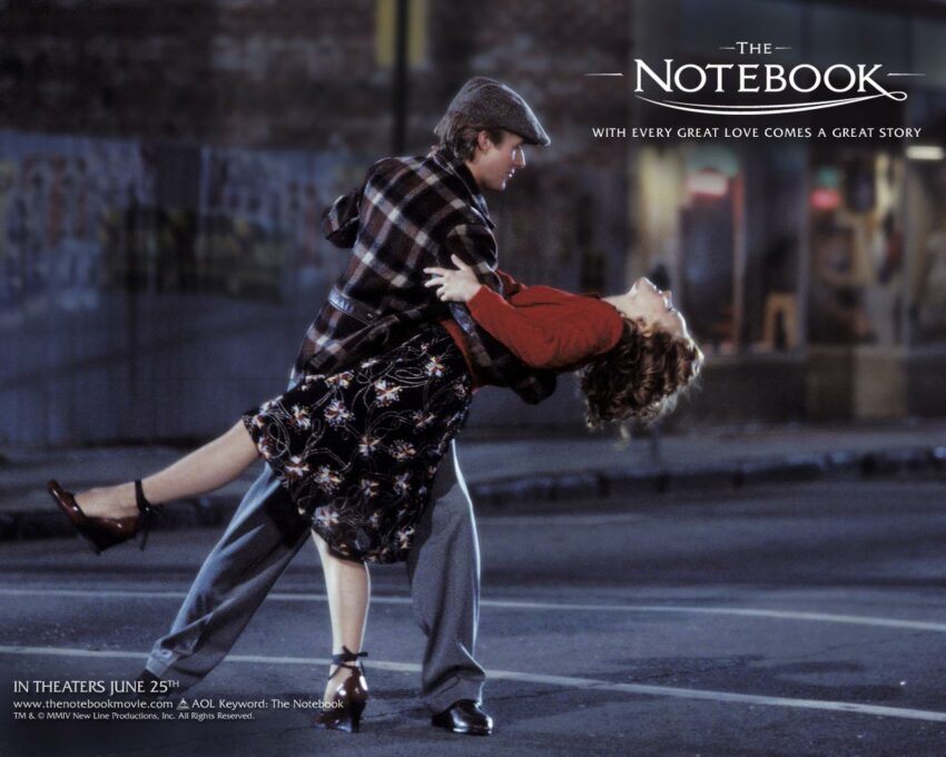 Noah và Allie cùng khiêu vũ dưới ánh trăng trong The Notebook