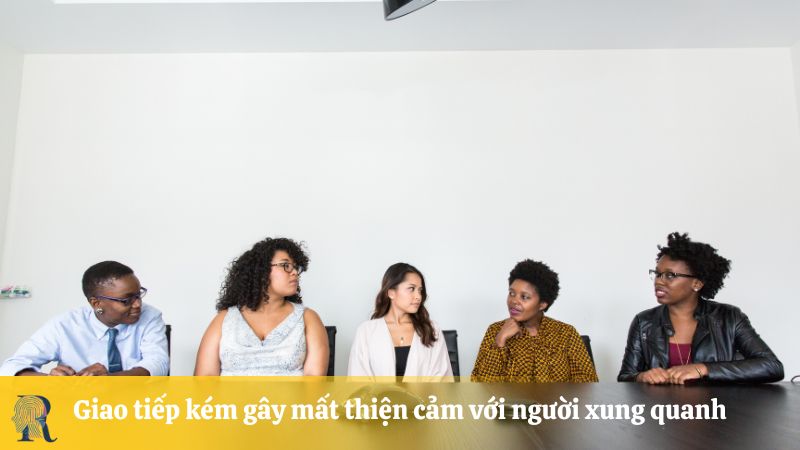 Giao tiếp kém gây mất thiện cảm với người xung quanh