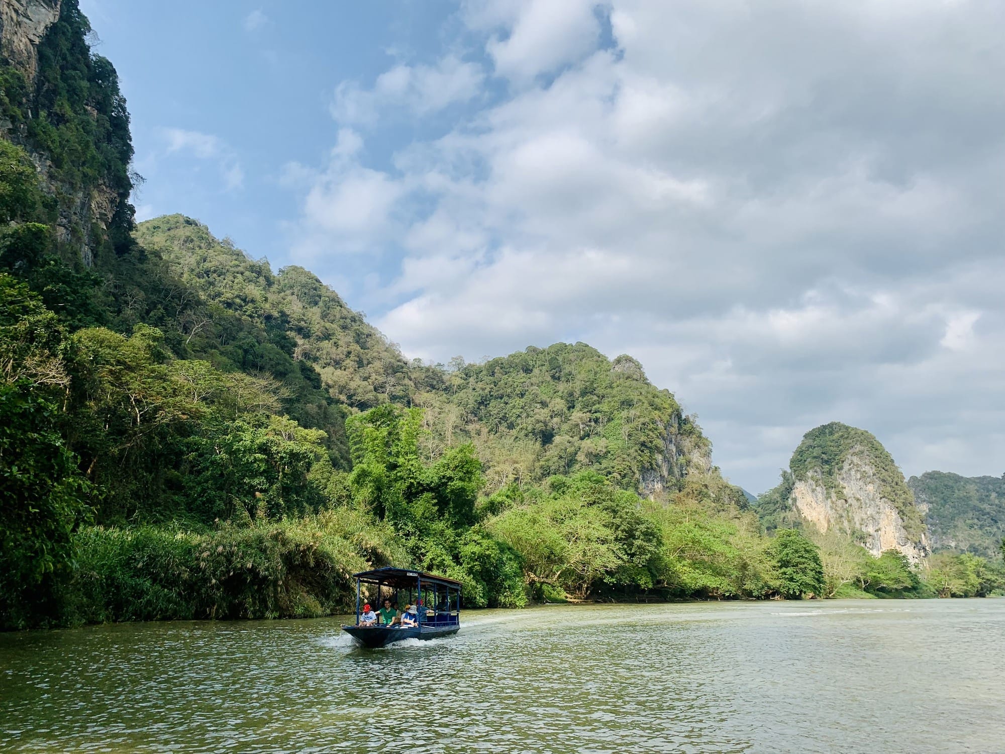 Bài thơ khẳng định Việt Bắc là cội nguồn cách mạng, là cái nôi nuôi dưỡng và tiếp thêm sức mạnh cho dân tộc