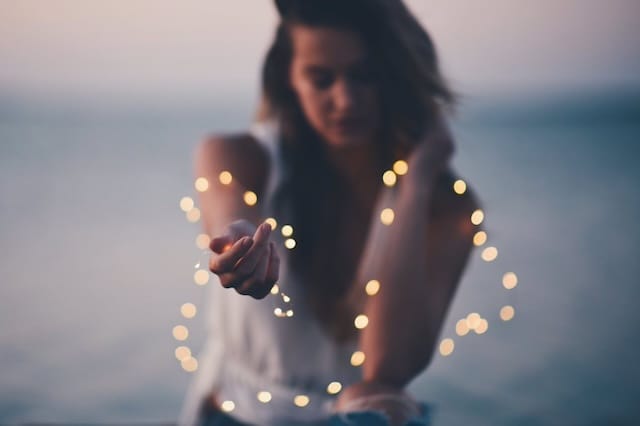Chật chội còn dùng với nghĩa ẩn dụ, đầy sáng tạo