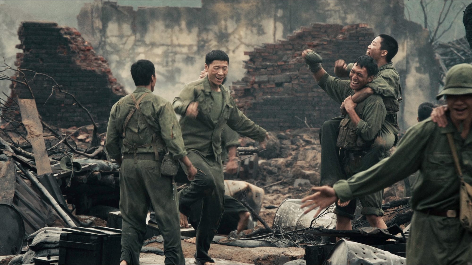 Đồng chí không chỉ là bài thơ của một thế hệ lính Cụ Hồ, mà còn là bài ca chung về tình người, tình bạn, tình gắn bó trong thử thách.