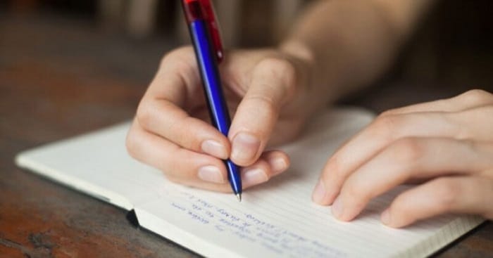 Kỹ năng viết lách được nâng lên khi bạn đọc sách thường xuyên Kỹ năng viết lách được nâng lên khi bạn đọc sách thường xuyên