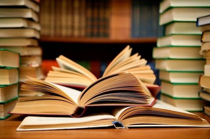 Sách là kho tri thức lưu trữ những kiến thức, tinh hoa của nhân loại Sách là kho tri thức lưu trữ những kiến thức, tinh hoa của nhân loại