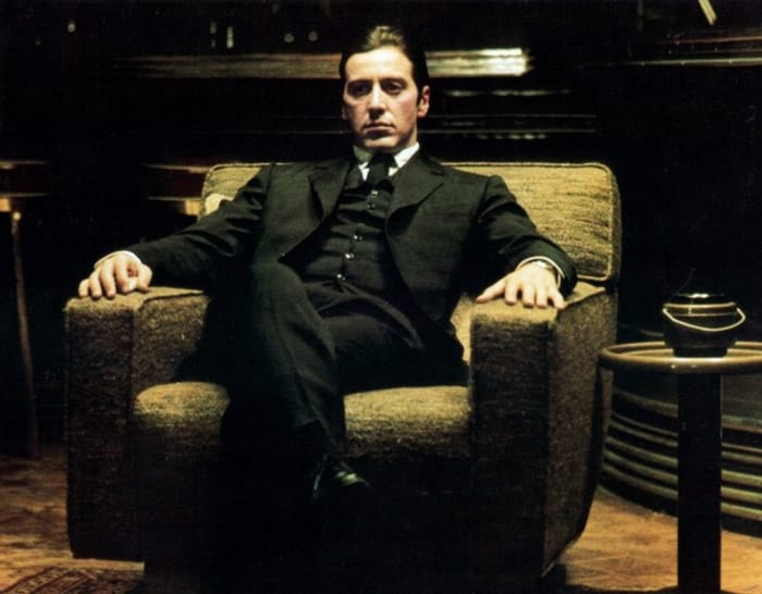Michael Corleone – Con trai út và là người kế vị người cha Vito Corleone sau khi ông mất