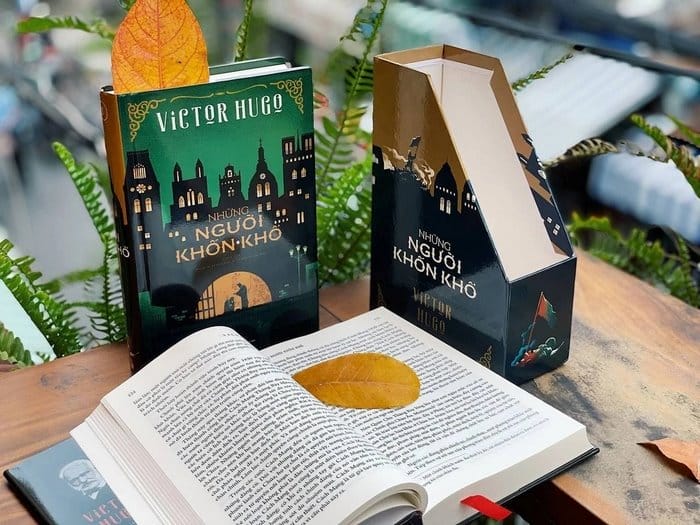 Những Người Khốn Khổ kể về hành trình từ một kẻ ăn cắp bánh mì đã trở thành một người cha, thị trưởng của Jean Valjean