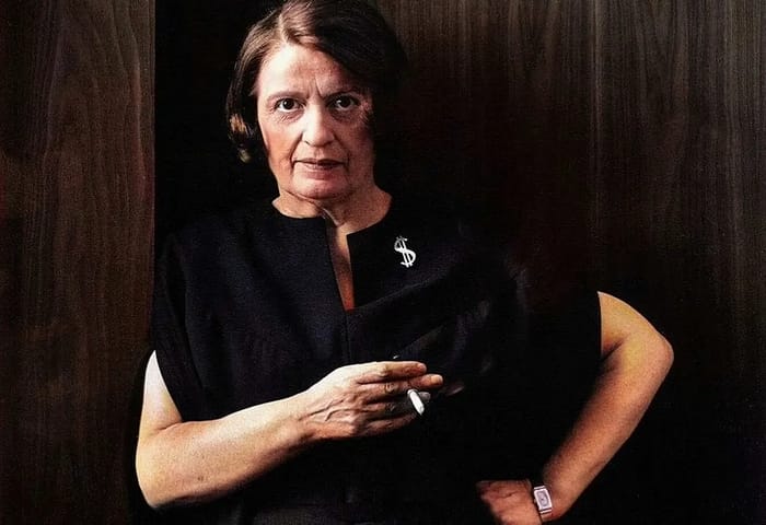 Tác giả viết zz là Ayn Rand, sinh tại Saint Petersburg, Nga