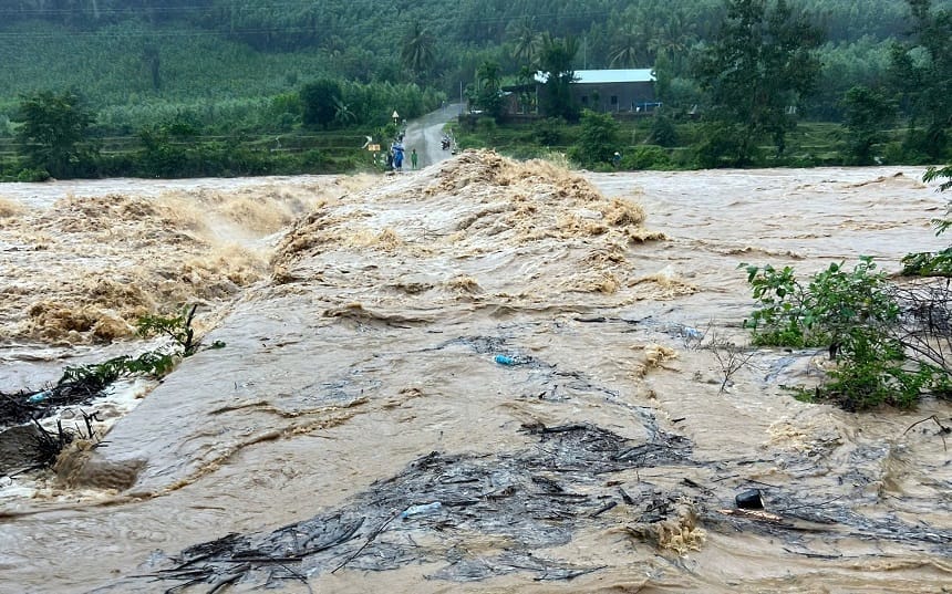 Nước chảy siết hay chảy xiết?
