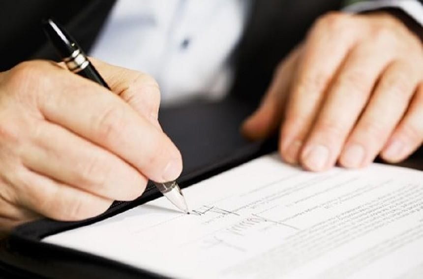 Ký tên và kí tên đều được thừa nhận trong tiếng Việt