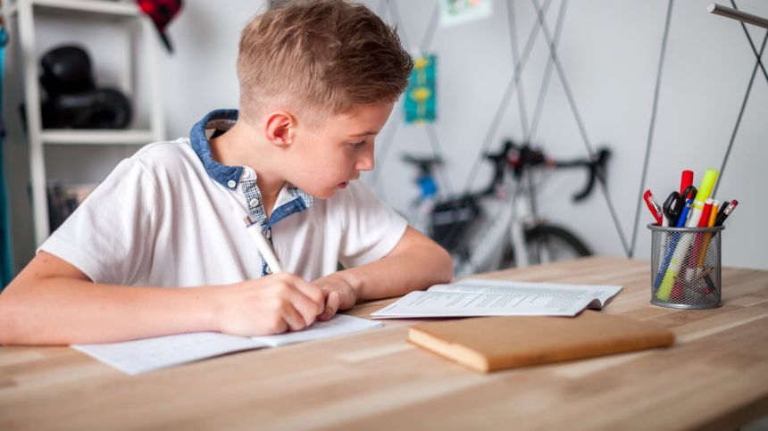Tra từ điển sẽ giúp bạn chọn được cách viết chuẩn xác nhất