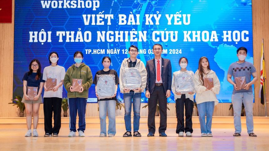 Kỷ yếu còn có nghĩa tổng hợp nội dung hay tài liệu chuyên môn
