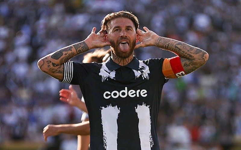 Sergio Ramos nổi bật với tinh thần chiến đấu đầy mạnh mẽ