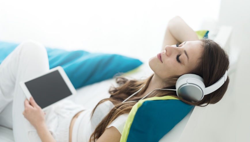 Chill là gì? Giải mã ý nghĩa và lối sống chill của Gen Z