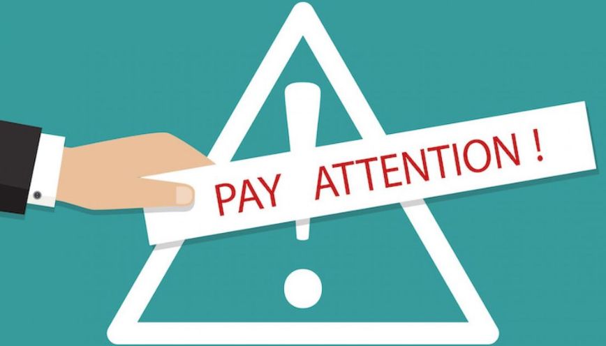 “Take care” nhắc nhở tập trung làm hoặc không làm điều gì đó