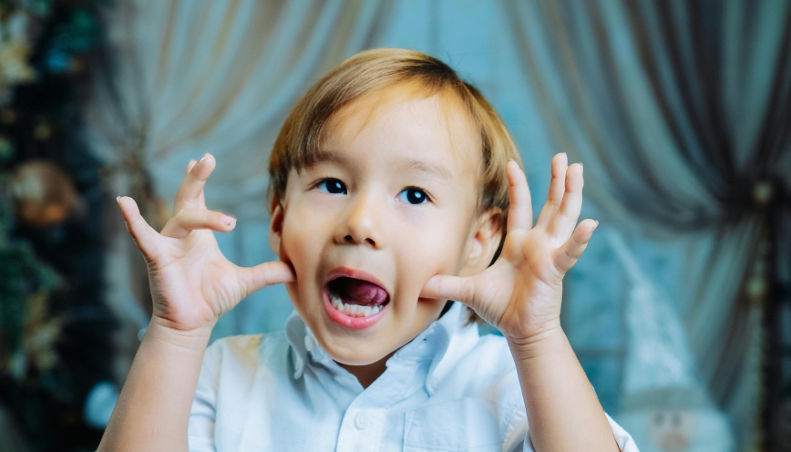 Tẻn tẻn dùng trong ngữ cảnh trêu chọc bạn bè