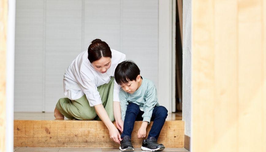 Đặt câu với từ đồng nghĩa, trái nghĩa của từ giúp đỡ